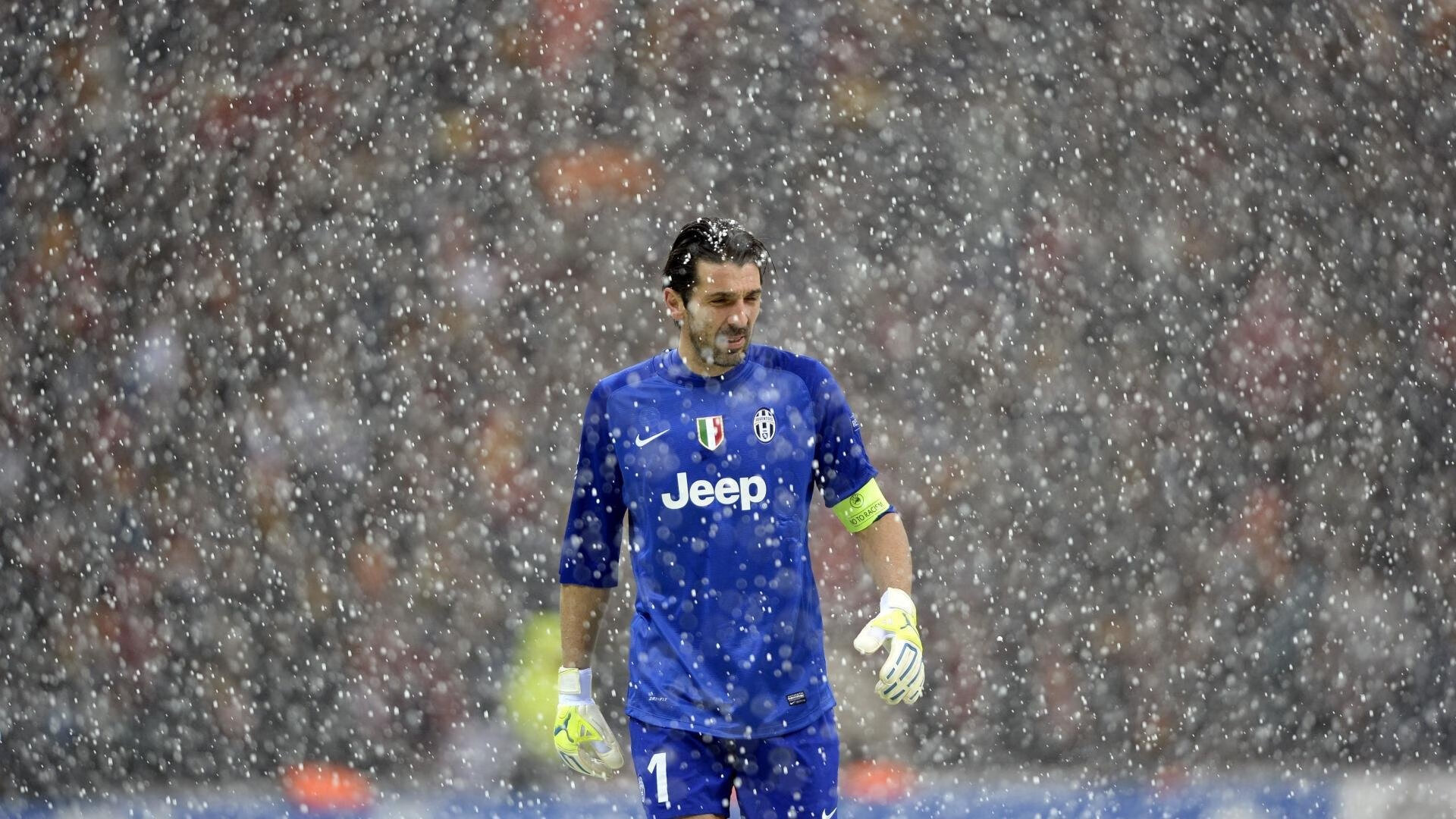 球员的“幕后”生活：日常训练和生活方式揭秘，职业球员的生活